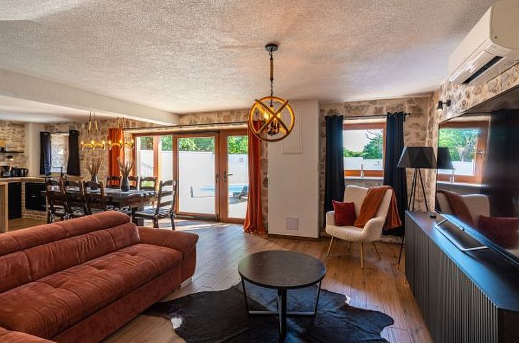 Vakantiehuis Villa Miandri with heated pool