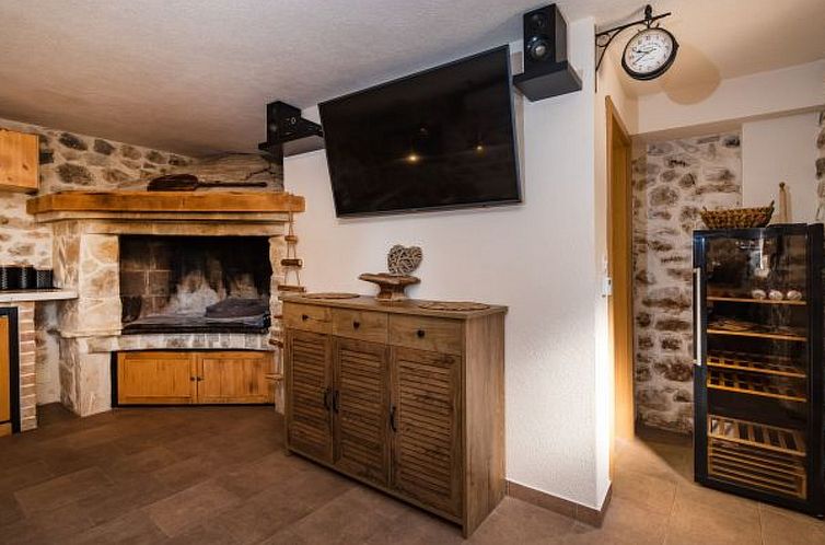 Vakantiehuis Villa Miandri with heated pool