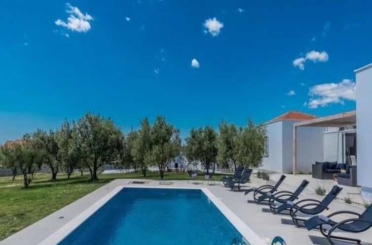Unterkunft 10320926 - Ferienhaus Dalmatien - Vakantiehuis Luxurious villa Bright with pool