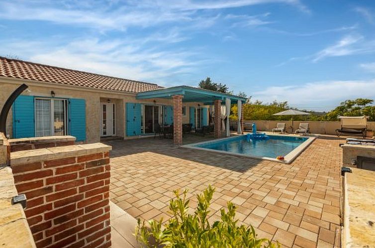 Vakantiehuis Villa Jurenda with heated pool