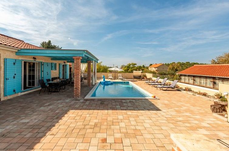 Vakantiehuis Villa Jurenda with heated pool
