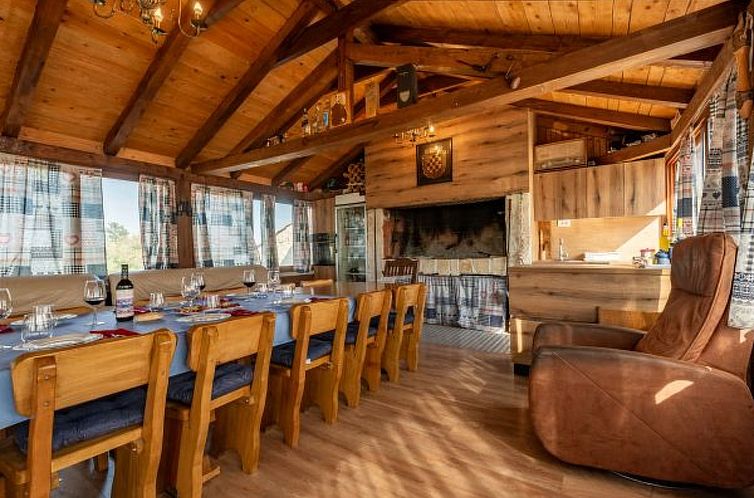 Vakantiehuis Villa Jurenda with heated pool