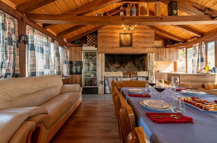 Vakantiehuis Villa Jurenda with heated pool