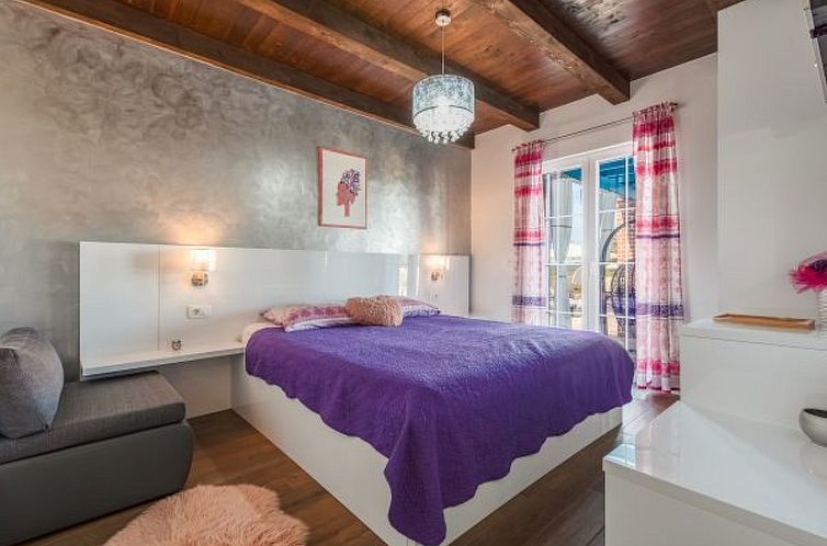 Vakantiehuis Villa Jurenda with heated pool