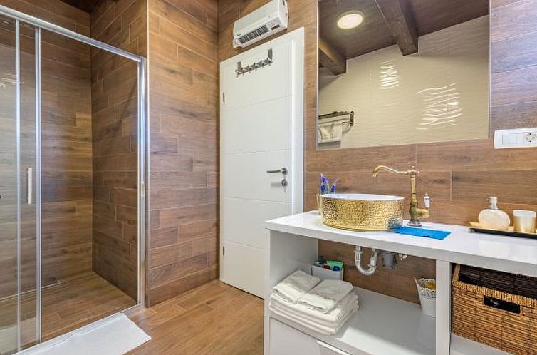 Vakantiehuis Villa Jurenda with heated pool