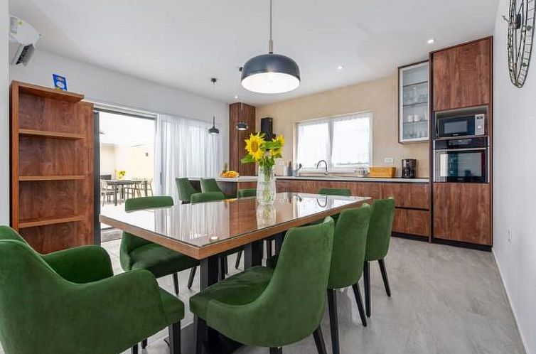 Vakantiehuis Villa Paloma with heated pool