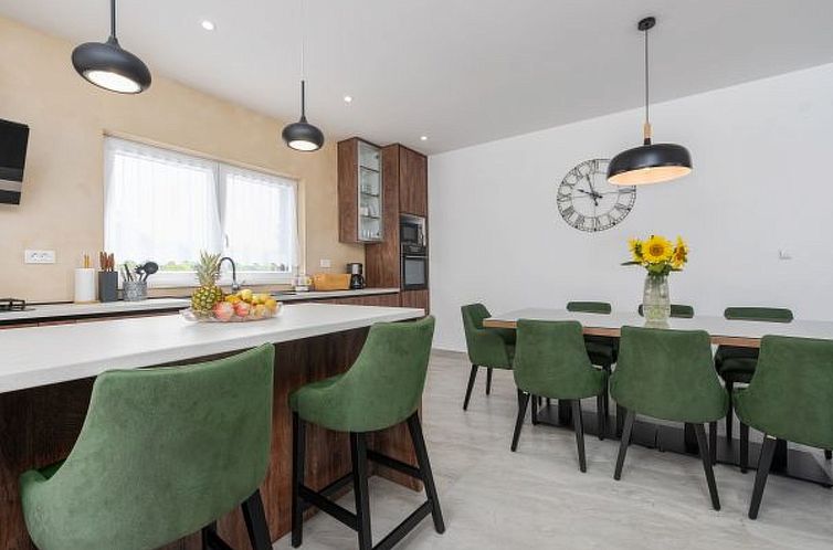 Vakantiehuis Villa Paloma with heated pool