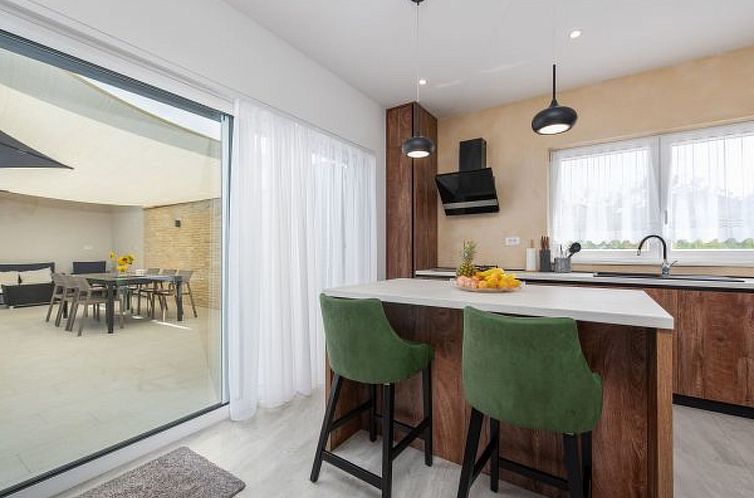 Vakantiehuis Villa Paloma with heated pool