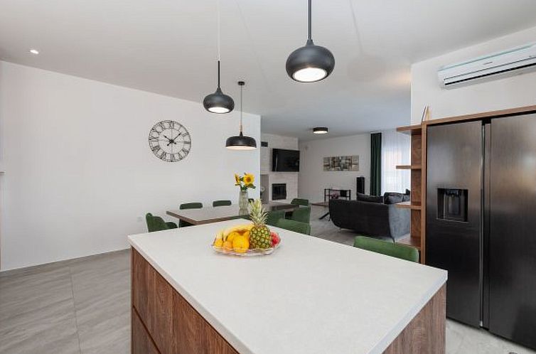 Vakantiehuis Villa Paloma with heated pool