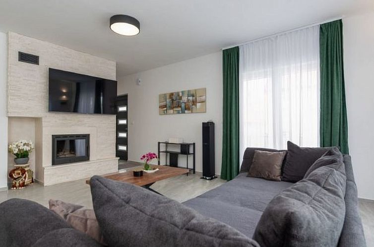Vakantiehuis Villa Paloma with heated pool