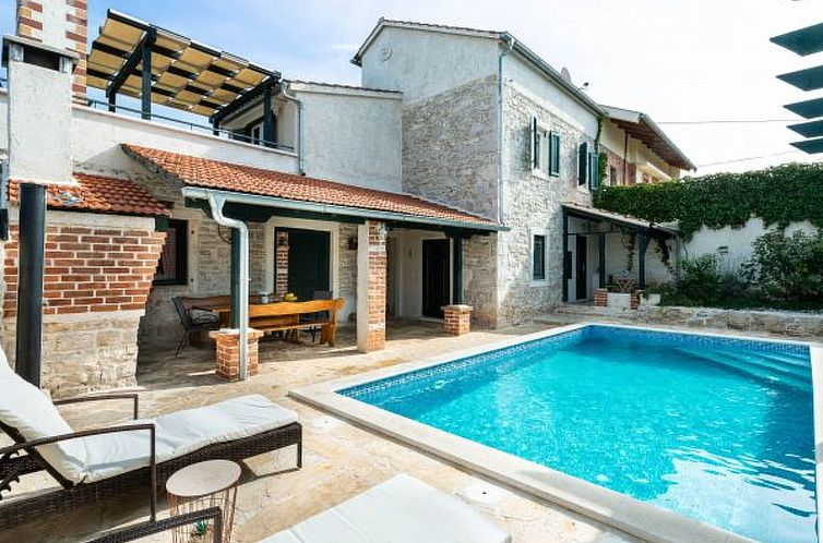 Vakantiehuis Stone Villa Mia with pool