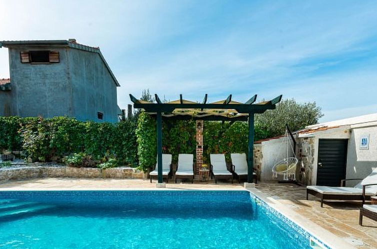 Vakantiehuis Stone Villa Mia with pool