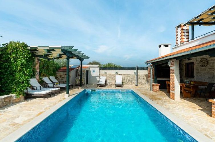 Vakantiehuis Stone Villa Mia with pool