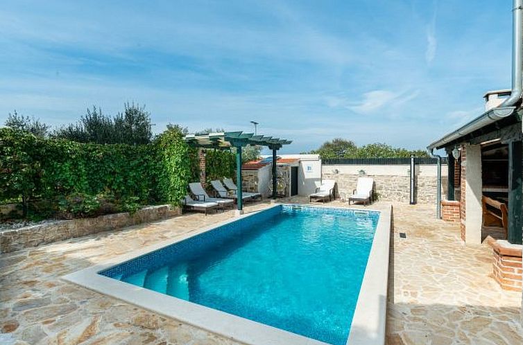 Vakantiehuis Stone Villa Mia with pool