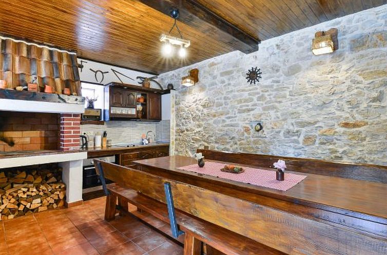 Vakantiehuis Stone Villa Mia with pool