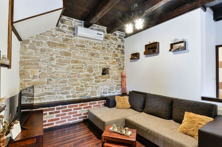 Vakantiehuis Stone Villa Mia with pool