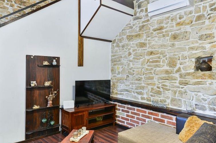 Vakantiehuis Stone Villa Mia with pool