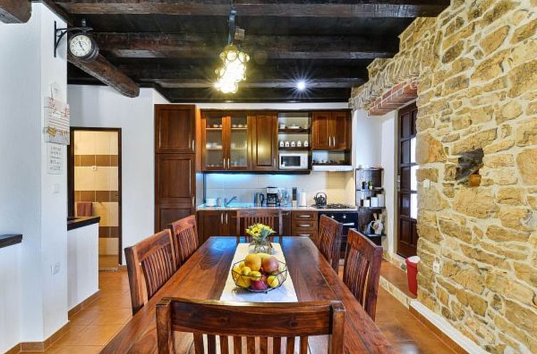 Vakantiehuis Stone Villa Mia with pool