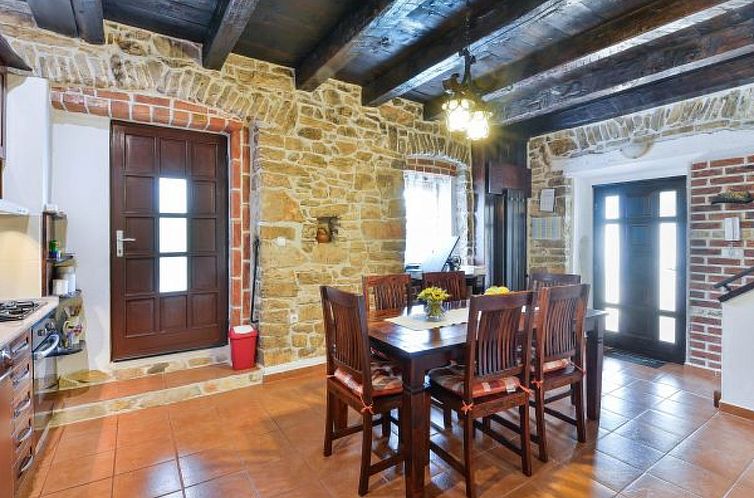 Vakantiehuis Stone Villa Mia with pool