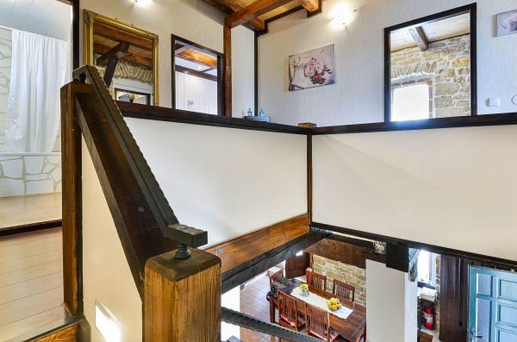 Vakantiehuis Stone Villa Mia with pool