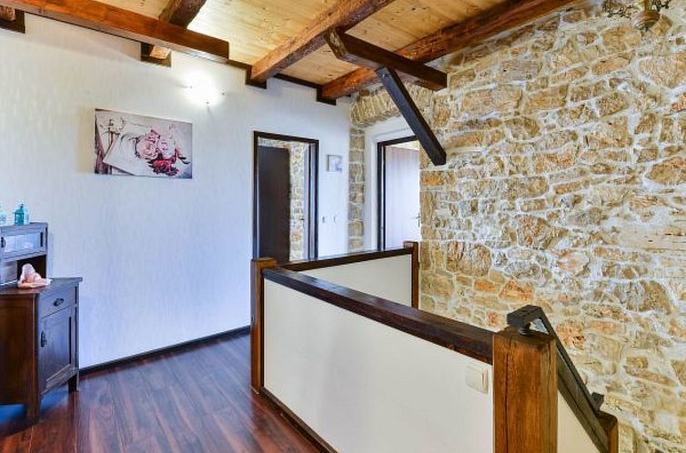 Vakantiehuis Stone Villa Mia with pool