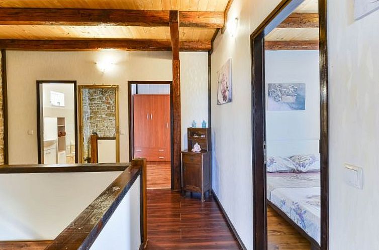 Vakantiehuis Stone Villa Mia with pool