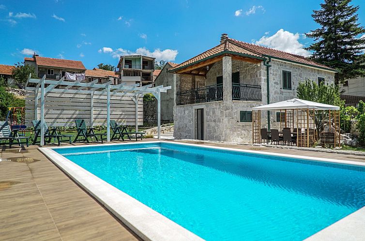 Vakantiehuis in Zagvozd mit Privatem Pool