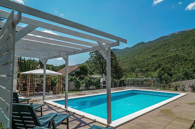 Vakantiehuis in Zagvozd mit Privatem Pool