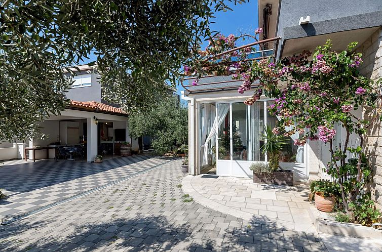 Appartement Wunderschöne Wohnung in Zelenka mit Gemeinschaf