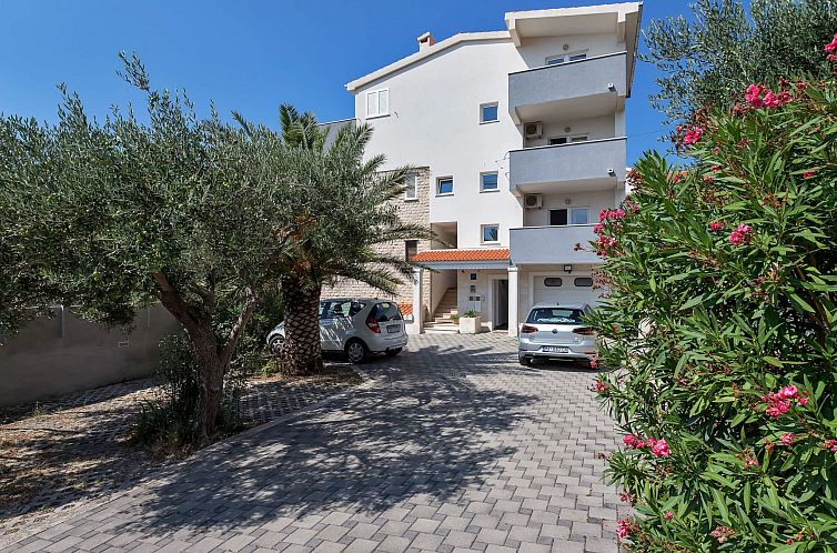 Appartement Wunderschöne Wohnung in Zelenka mit Gemeinschaf