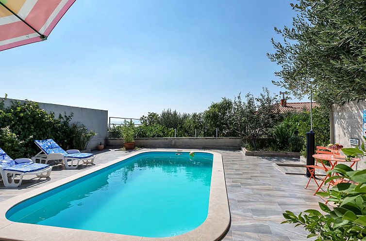 Appartement Wunderschöne Wohnung in Zelenka mit Gemeinschaf