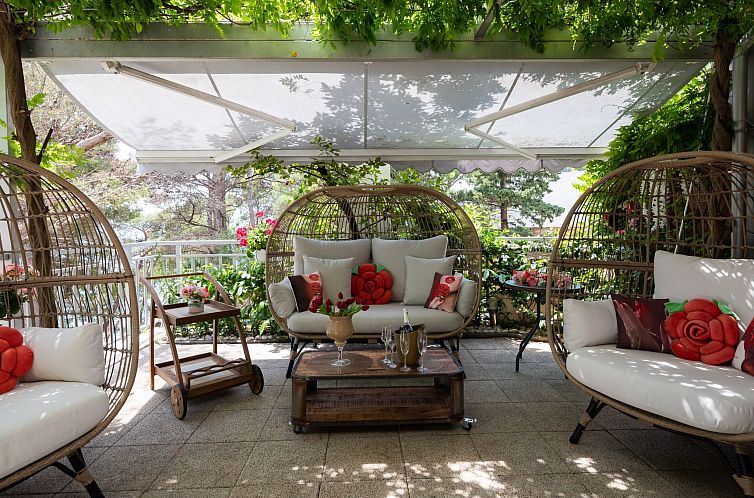 Unterkunft 10323108 - Appartement Dalmatien - Appartement Appartement am Strand mit schöner großer Terra