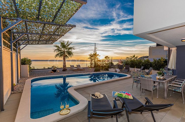 Vakantiehuis 5 Sterne Blick - Privater Pool - Luxus Villa Iv