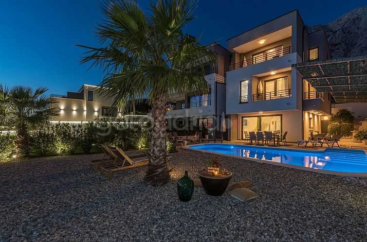 Vakantiehuis 5 Sterne Blick - Privater Pool - Luxus Villa Iv