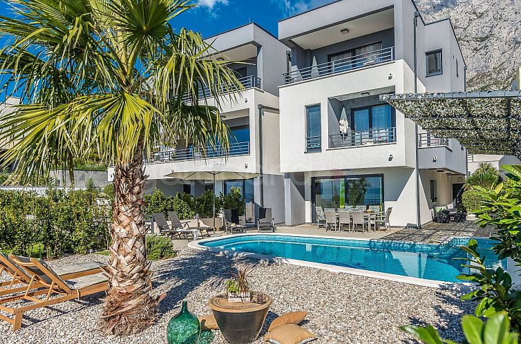 Vakantiehuis 5 Sterne Blick - Privater Pool - Luxus Villa Iv