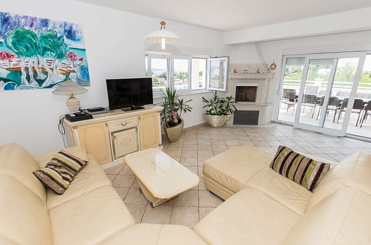 Vakantiehuis Ozzi mit privatem Pool