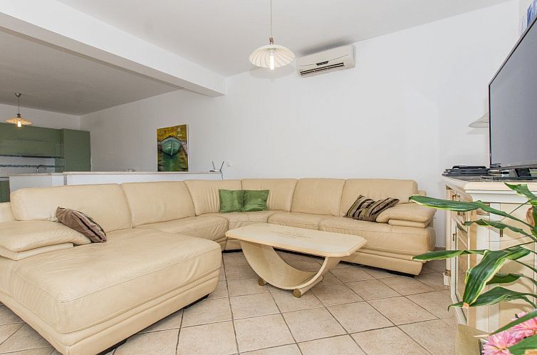 Vakantiehuis Ozzi mit privatem Pool