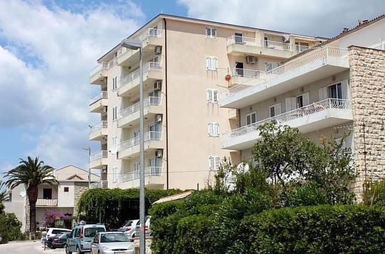 Guest house 10323120 - Apartment Dalmatia - Appartement Große Wohnung in Donja Luka mit Eigenem Balkon 