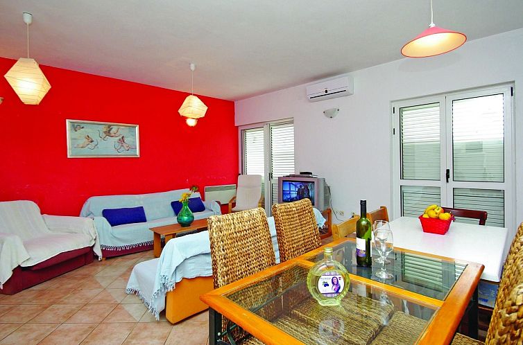 Appartement Große Wohnung in Zelenka mit Eigenem Parkplatz