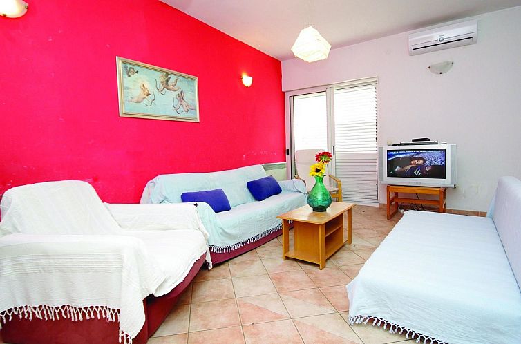 Appartement Große Wohnung in Zelenka mit Eigenem Parkplatz