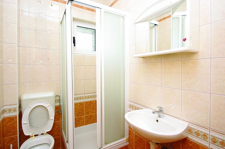 Appartement Große Wohnung in Zelenka mit Eigenem Parkplatz