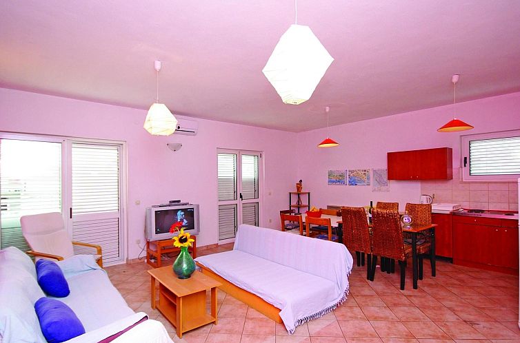 Appartement Große Wohnung in Zelenka mit Eigenem Parkplatz