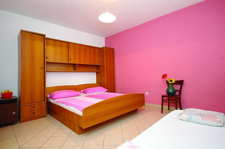 Appartement Große Wohnung in Zelenka mit Eigenem Parkplatz