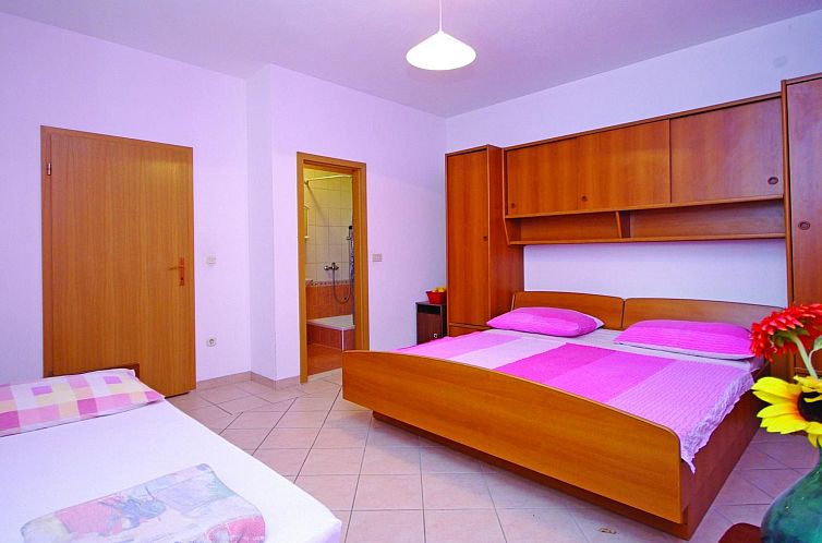 Appartement Große Wohnung in Zelenka mit Eigenem Parkplatz