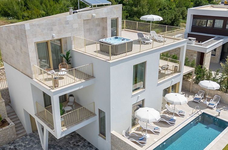 Vakantiehuis Neue Villa Adore