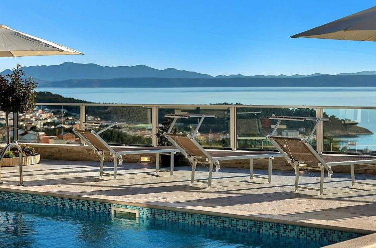 Vakantiehuis Villa Infinite mit Schwimmbad und Meerblick