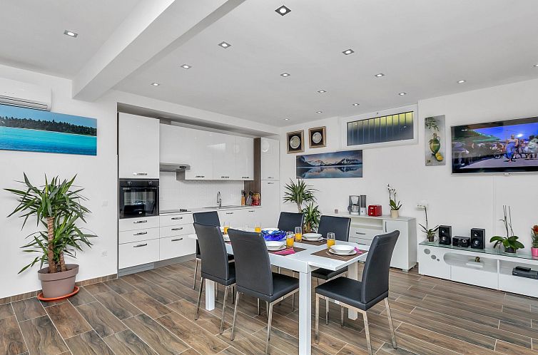 Vakantiehuis Villa Infinite mit Schwimmbad und Meerblick
