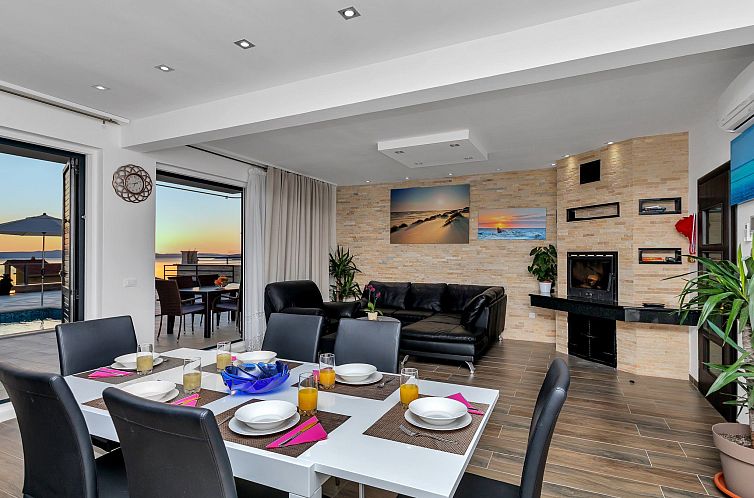 Vakantiehuis Villa Infinite mit Schwimmbad und Meerblick