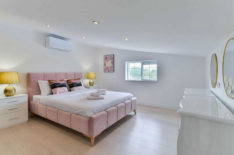 Vakantiehuis Luxury Villa Maria with large pool