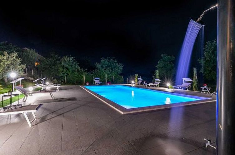 Vakantiehuis Luxury Villa Maria with large pool